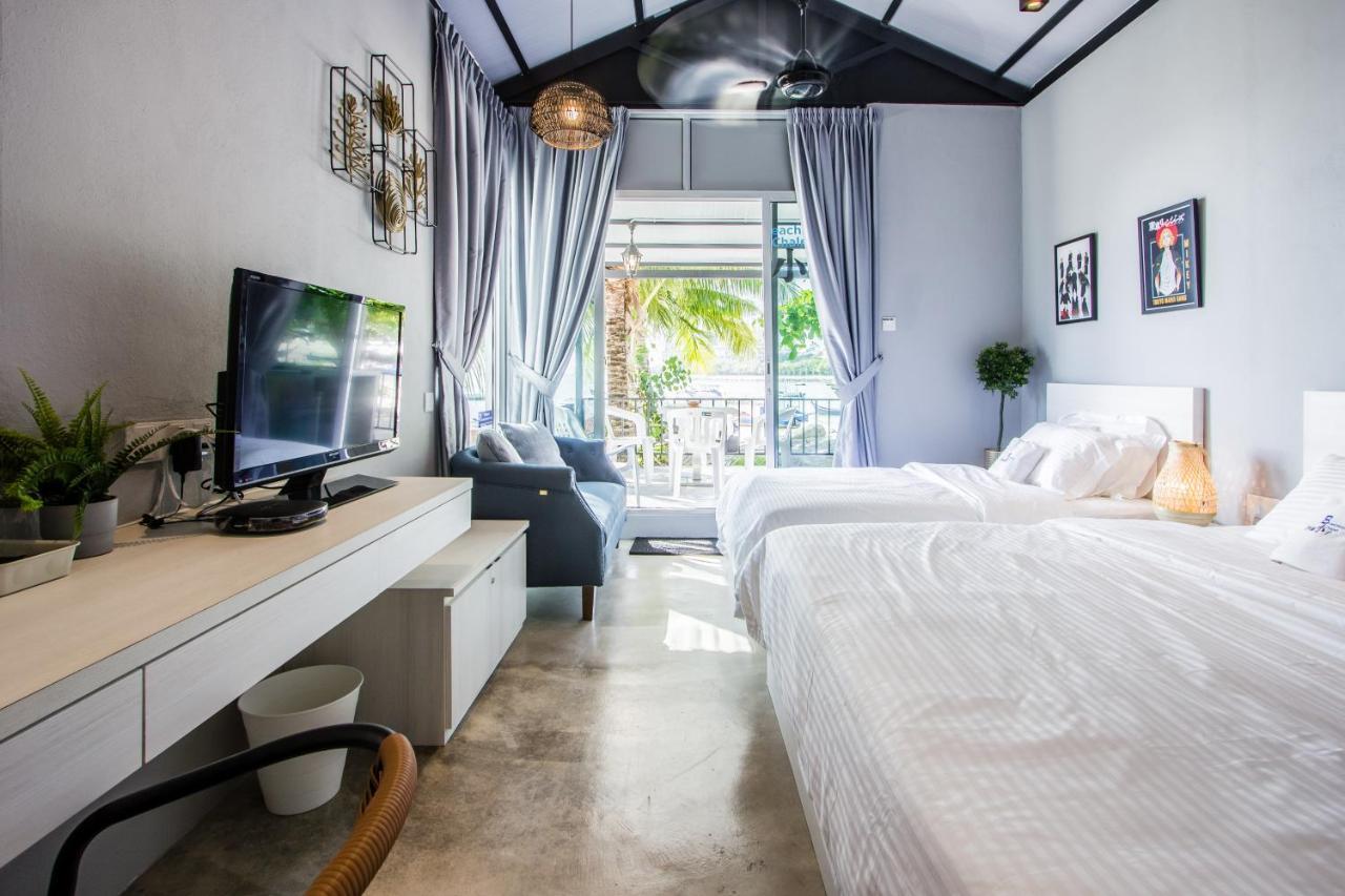 Beachboy Chalet By The Beach Bukit Lada المظهر الخارجي الصورة