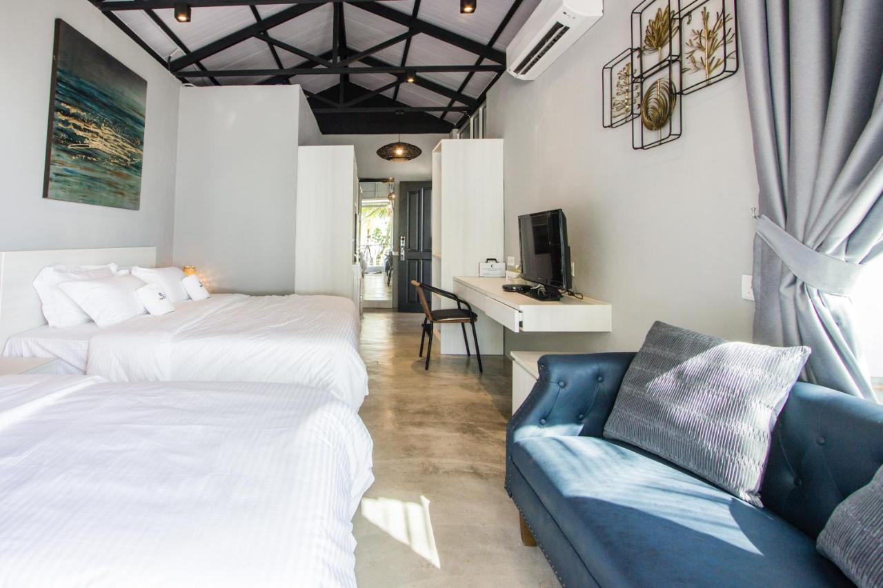 Beachboy Chalet By The Beach Bukit Lada المظهر الخارجي الصورة