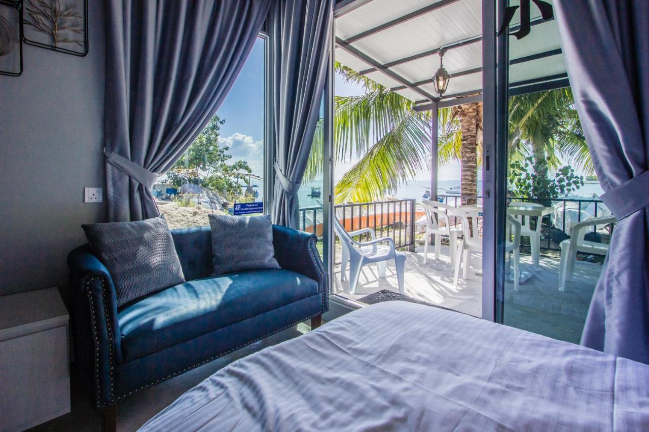 Beachboy Chalet By The Beach Bukit Lada المظهر الخارجي الصورة