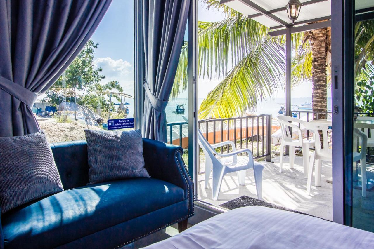 Beachboy Chalet By The Beach Bukit Lada المظهر الخارجي الصورة